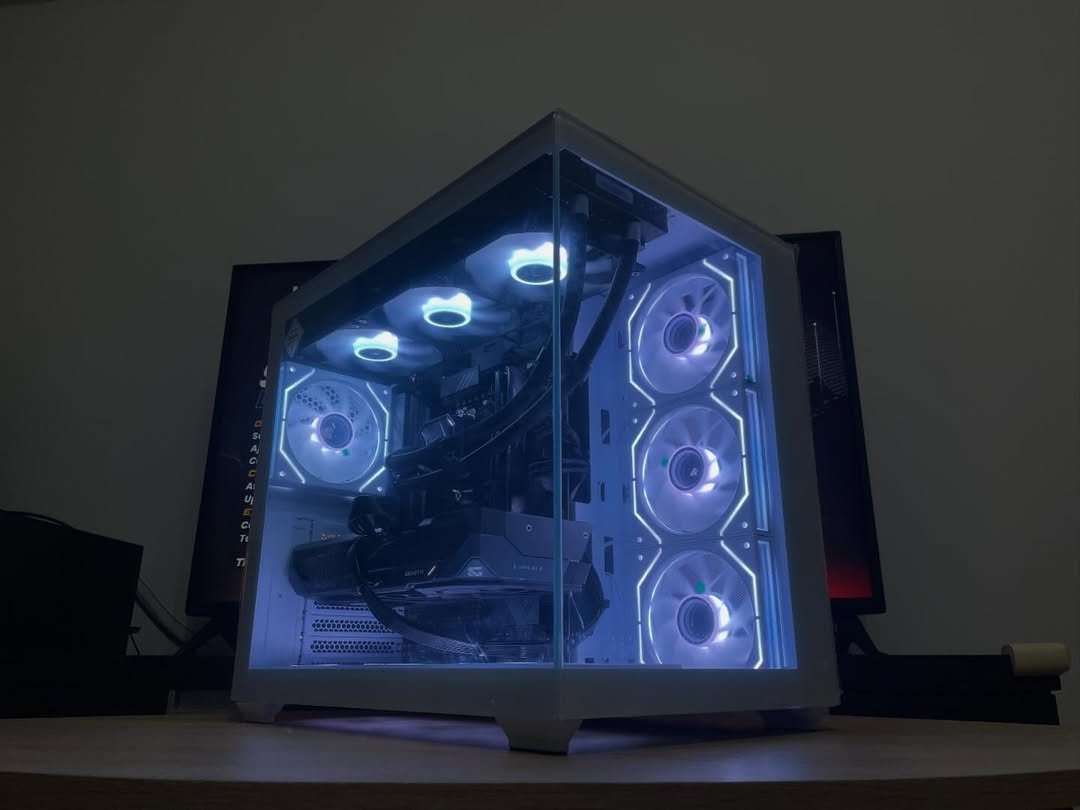 Calculator / Sistem PC Gaming - Ryzen 7 9700X, RX 9070 XT, 32GB RAM, 1TB SSD