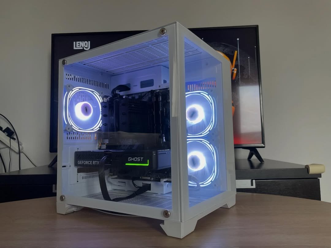 Calculator / Sistem PC Gaming - Ryzen 5 7600, RTX 5060 8GB, 16GB RAM, 512GB SSD