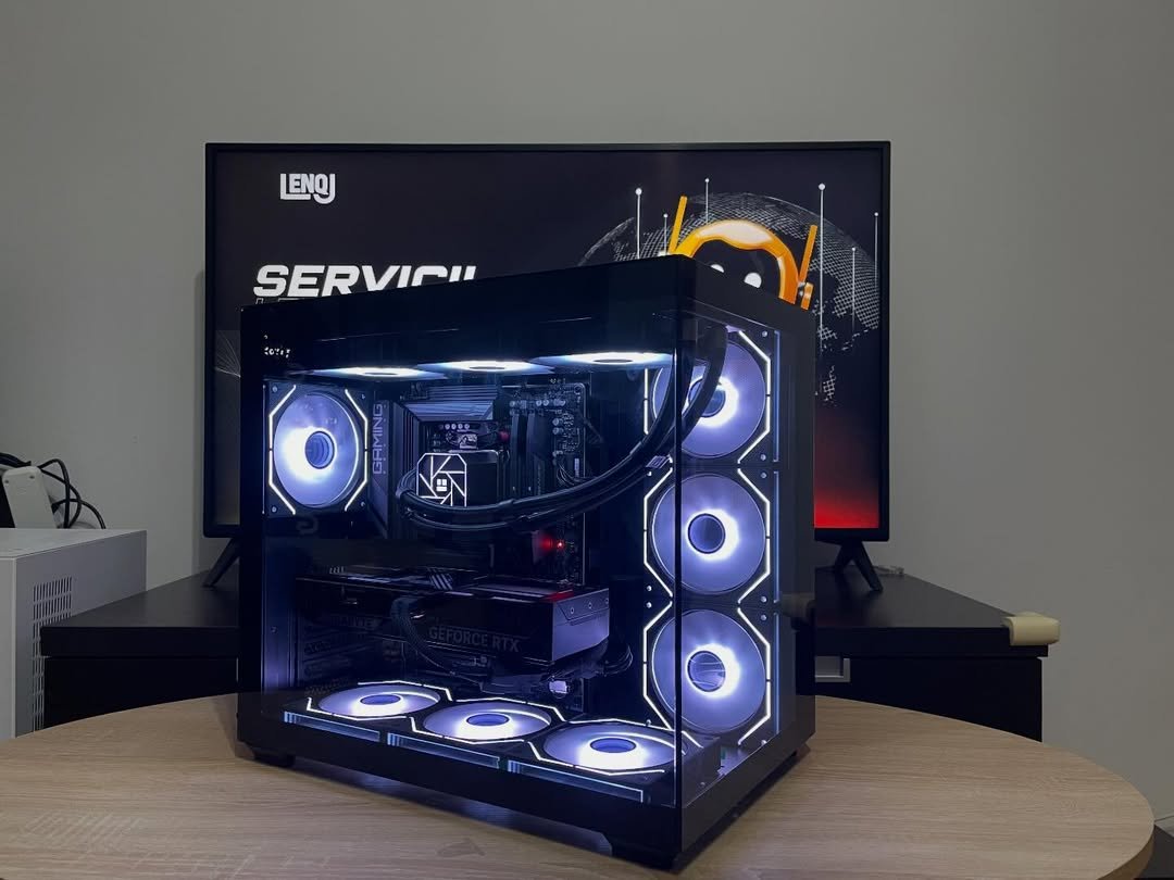 Calculator / Sistem PC Gaming - Ryzen 7 7800X3D, RTX 5070 12GB, 32GB RAM, 1TB SSD